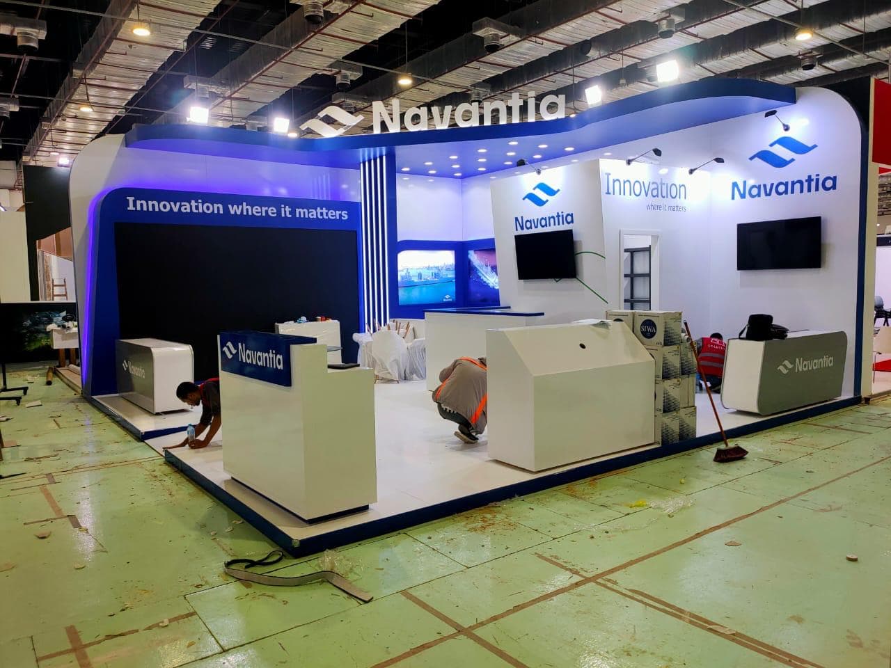 Deep navy and white reception area, Equal's stand for Navantia